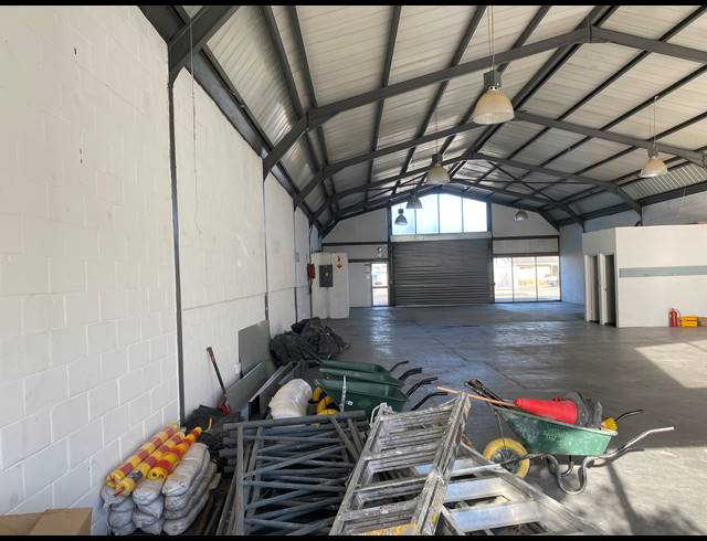 349M² RETAIL TO LET IN TOKAI